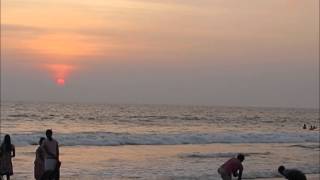 preview picture of video 'famille a la plage, narigama beach- hikkaduwa - sri lanka'