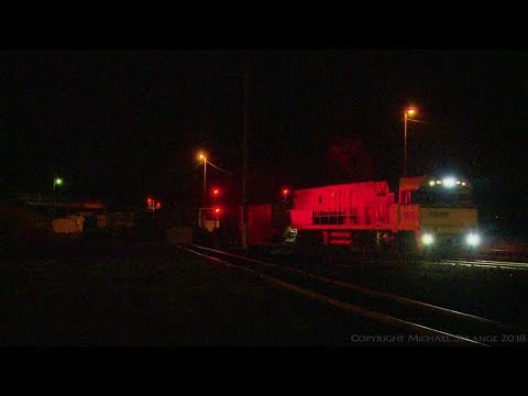 PM6 Crosses MA5 - PoathTV Australian Trains & Railways