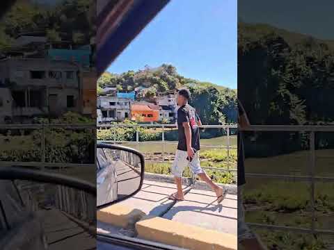 Passando por ponte de ferro sobre o Rio Paraíba do Sul de Kwid em Barra do Piraí-RJ.