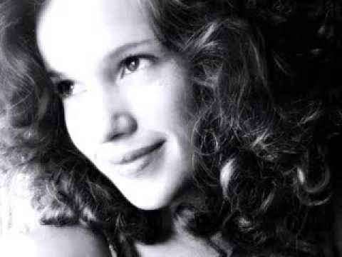 Júlia Tazzi - Tão Linda