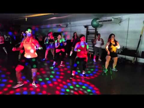 Academia Conexão - Zumba - Prof Vinicius