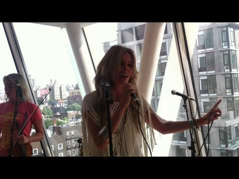 Kate Nauta covering "I can't make you love me"