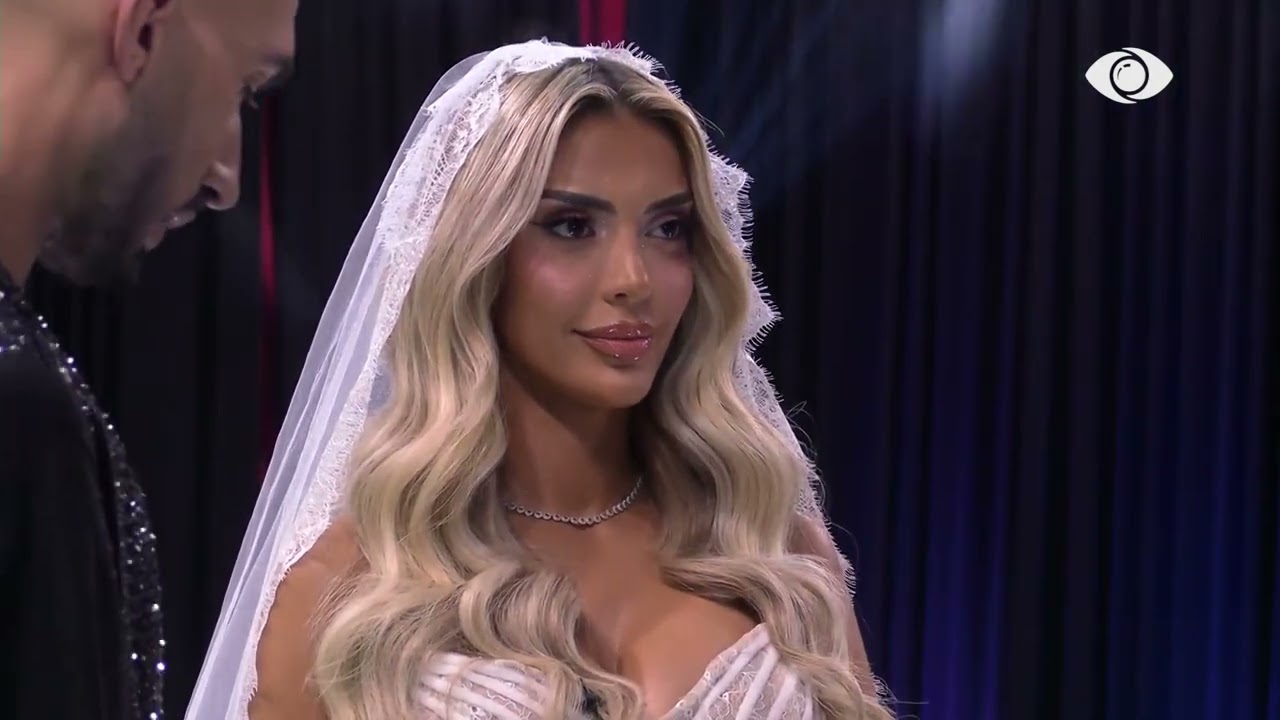 Kristi shpall burrë e grua Brikenën dhe Mateon, çifti shkëmbejnë puthje