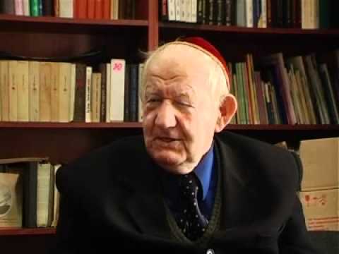 Semyon Vaisblai in Khmelnitsky sings "Oy vey iz tsu veynen" in 2009