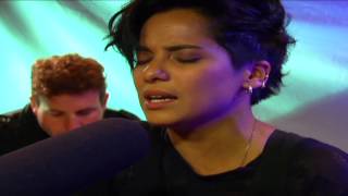 Vicci Martinez: &quot;I Can Love&quot; Live in Studio