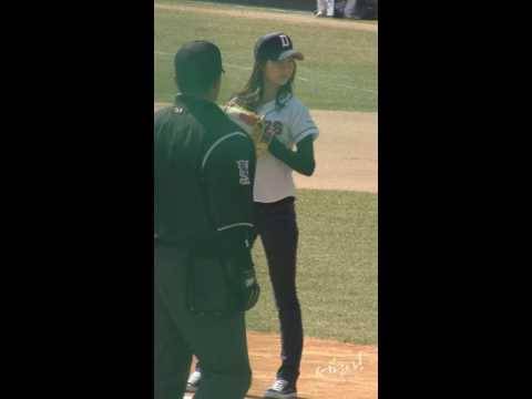 [Fancam] 100328 Seohyun SNSD - Pitch Ball [1] @Pro Baseball Opening Game