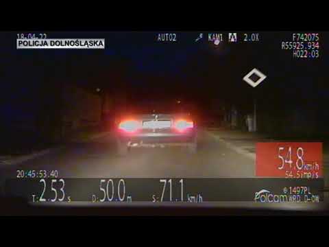 Policyjny pościg - podejrzany bez uprawnień, próbował zepchnąć radiowóz