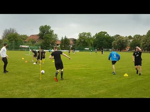 Kleine Fussball Trainings Einheit Passspiel Aufwärmen