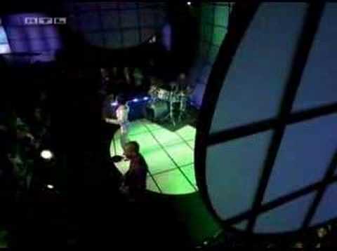 2001-01 - Alizée - L'Alizé (Live @ TOTP)