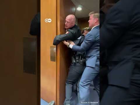 ”Israelகாக சண்டை போட மாட்டோம்” - USஇல் எழுந்த எதிர்ப்பு; Ex Marine வீரரை இழுத்துச் சென்ற Police