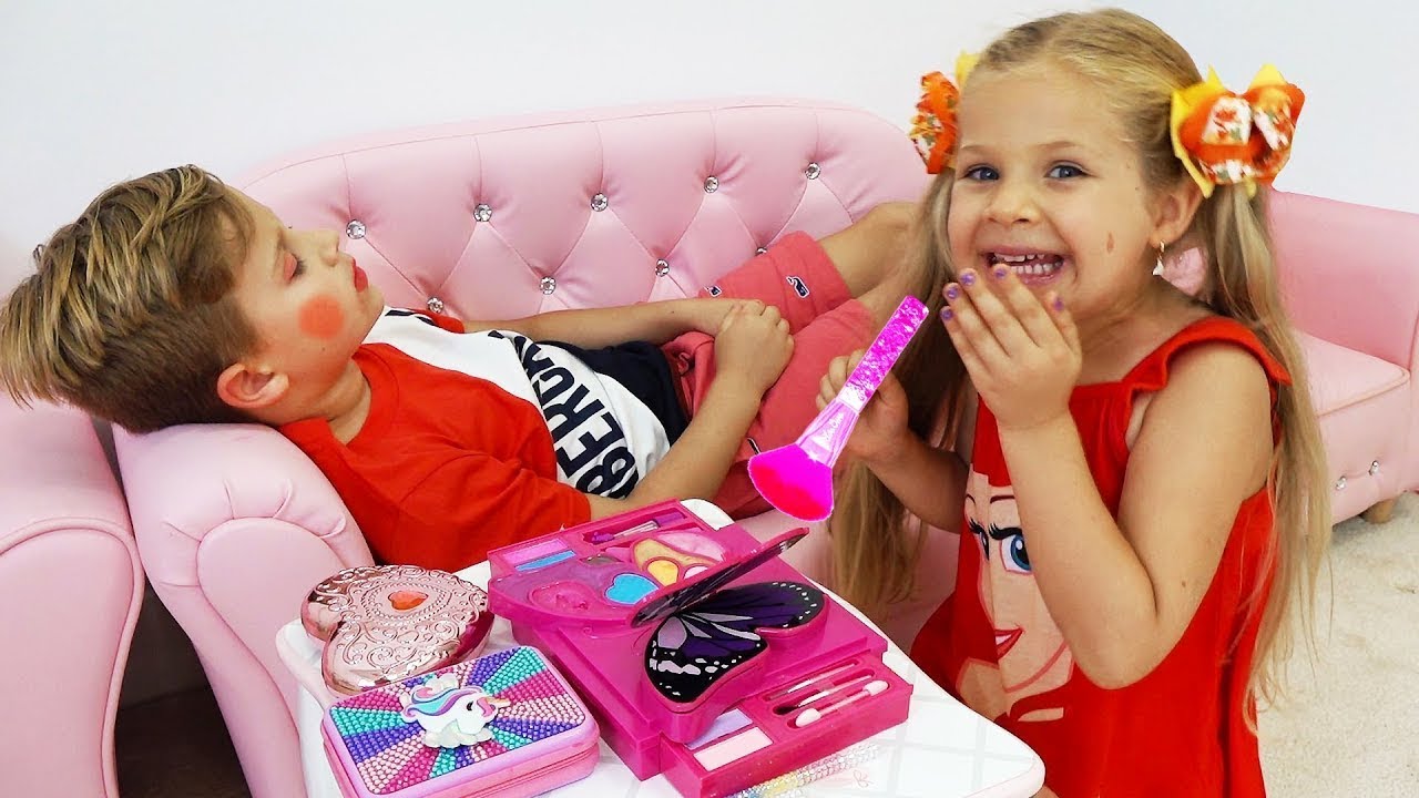 Рома и Диана разыгрывают лотерею. Roma and Diana play the Lottery and other funny stories for children