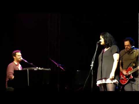 Marcelo Jeneci e Tulipa Ruiz - Felicidade