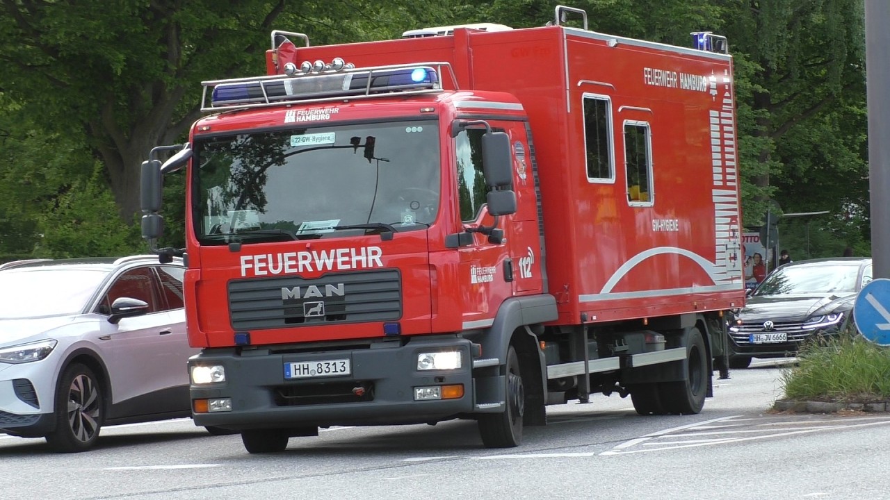 [Ehemaliger Gerätewagen Fernmelder] Einsatzfahrt "neuer" GW Hygiene Feuerwehr Hamburg Berliner Tor
