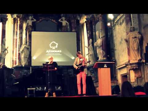 UGNE FIRE - The Boy With The Bubblegun. [Live at St. Catherine's Church]