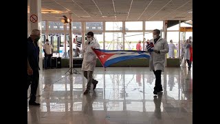 El regreso de los médicos cubanos de Lombardía