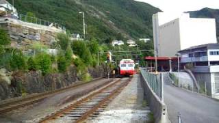 preview picture of video '[NSB] Lokaltog from Bergen to Voss arrives at Vaksdal station.'