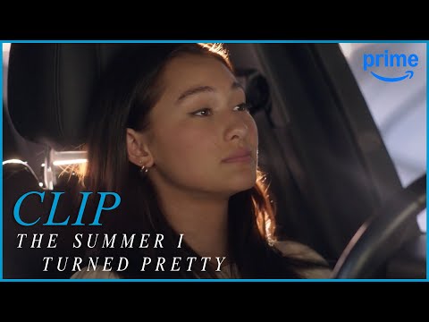 康拉德主動幫助肚皮婚紗店 | 我變漂亮的那個夏天 | Prime Video (Conrad Offers to Help Belly Wedding Shop | The Summer I Turned Pretty | Prime Video)