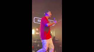 Clementino sfida se stesso in freestyle (Tarantelle Tour Live Roma 2019)