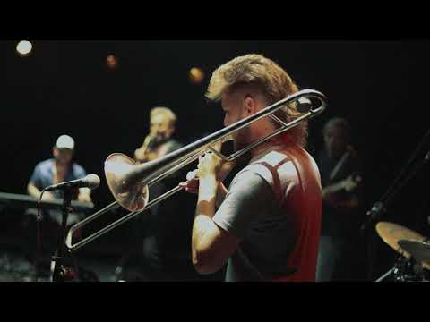 The Chicken Leo Vera & The Jazz Servimothers