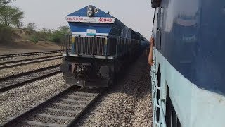 preview picture of video 'Train 14887 xing with 22981 Kota - Shri Ganganagar SF Express'