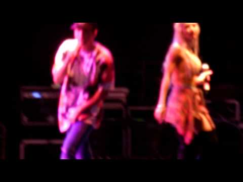 Pia Mia and Austin Mahone - Fill Me In (LIVE) 8/15/15