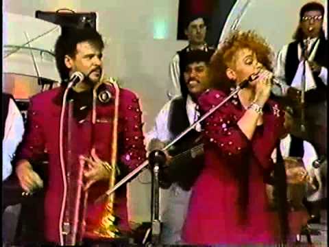 Iris y Franklin - Cómprame Un Carro (En Vivo)