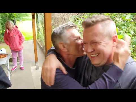 Prešli preko 100km da iznenade prijatelja za rodjendan