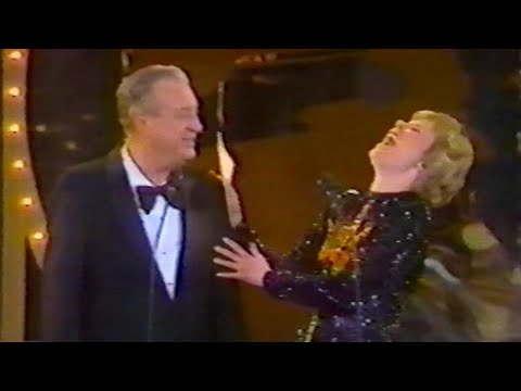 Rodney Dangerfield Cracks a Joke at the Grammys (1981)