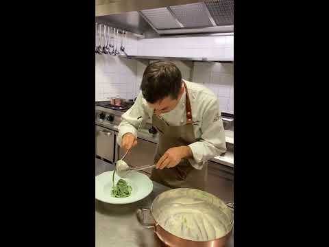 Tagliatelle verdi di erbe, estratto di mandorla e croste di Parmigiano, gambuccio _ chef Gorini