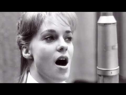 Connie Smith - Here Comes My Baby Back Again (Official Music Video)