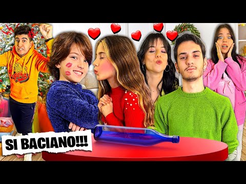 GIOCO DELLA BOTTIGLIA GIGANTE CON GIADA IL SUO NUOVO FIDANZATO E TUTTI I NOSTRI AMICI *PRIMO BACIO*