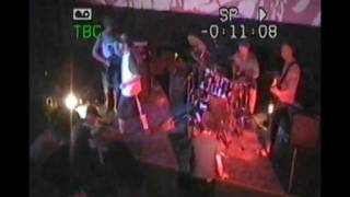 preview picture of video 'Walcz! - WueRCe live (Pszczyna, Klub Jama 27 07 2006)'