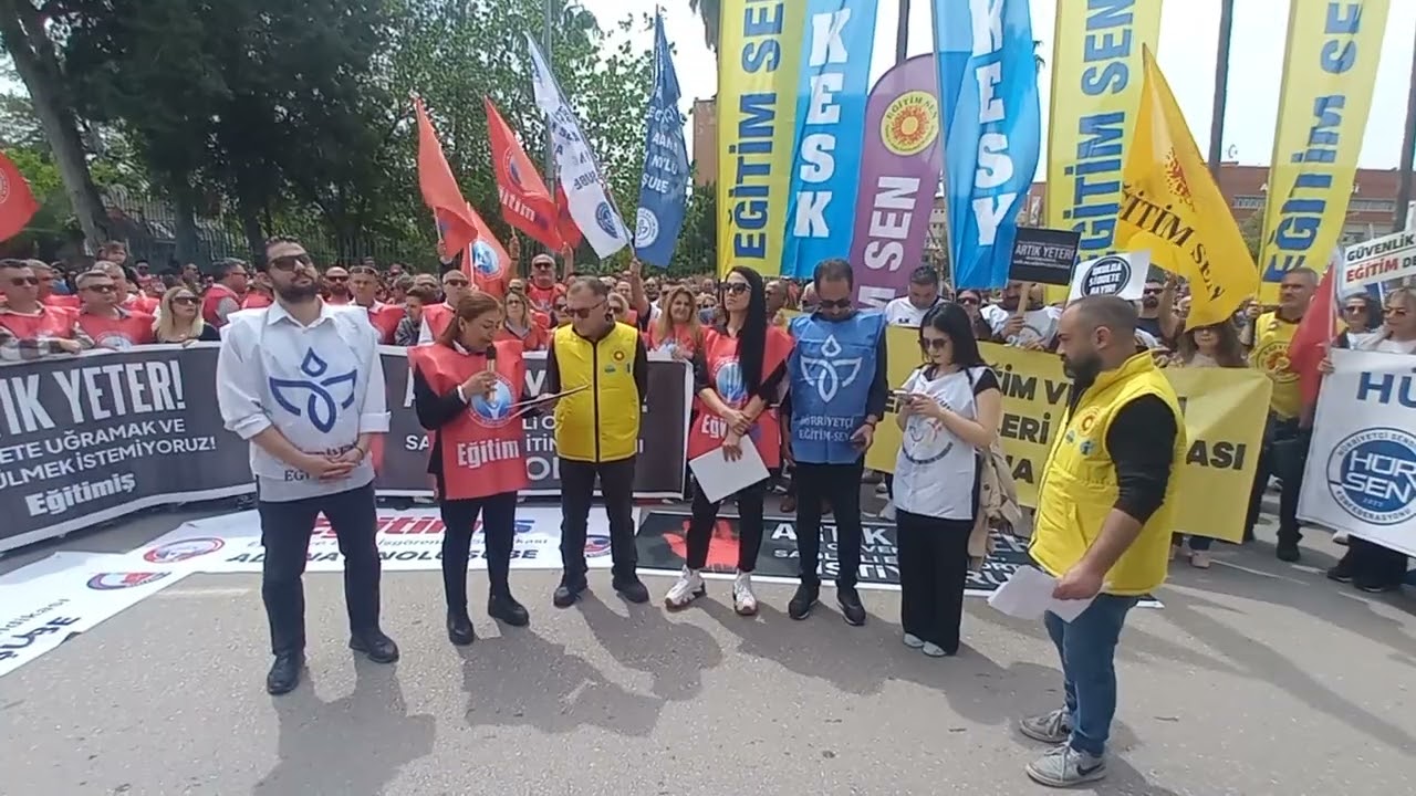 Sema Akgün, Okullarda Yaşanılan Şiddete Yönelik Adana İl Milli Eğitim Müdürlüğü Önünde Konuştu.