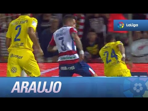 Remate de Montoro que despeja Andrés, cabecea Araujo al larguero