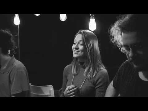 Melisa Karakurt - Bir Fırtına Tuttu Bizi