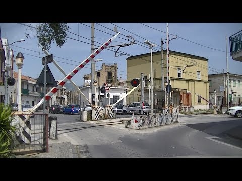 Spoorwegovergang Nola (I) // Railroad crossing // Passaggio a livello