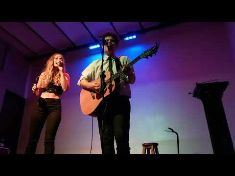 Alejo Dueñas - Presiento (Ft. Vicky Arcay)