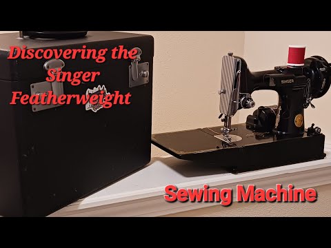 Vintage Singer Featherweight 1950 Sewing Machine.