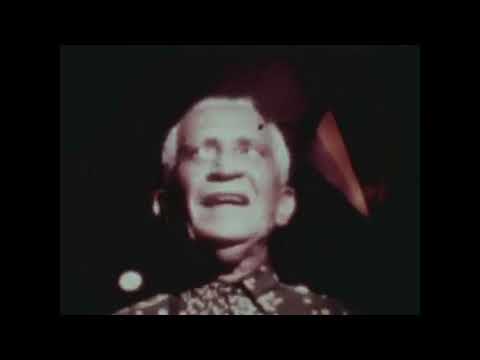 Ao vivo, Maestro Nelson Ferreira regendo orquestra e cenas do carnaval do Recife de antigamente.