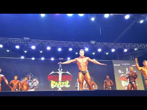 Disputa pelo título entre Gabriel Zancanelli e Ramon Dino leva o público a loucura