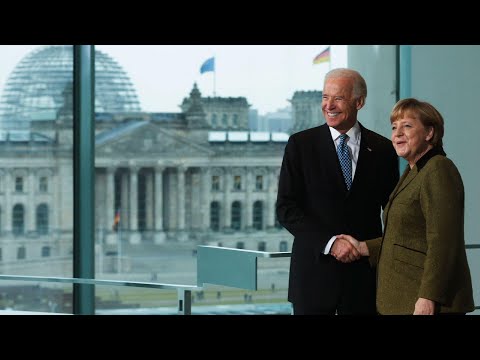 Seeking a reset, Merkel takes a bow in Washington