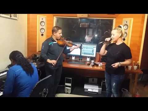 Shqipe Abazi & Alma Velaj   Te shkallet e Tujonit