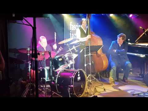 download lagu mp3 mp4 Dolf De Vries, download lagu Dolf De Vries gratis, unduh video klip Dolf De Vries