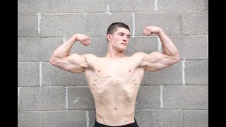MUSCULAR MALE MODEL FLEXING