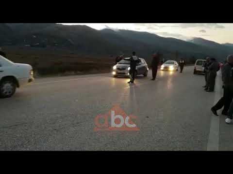 Bllokuan rrugen qe lidh Bularatin me Gjirokaster- Kakavije, shoqerohen dy greke| ABC News Lajme