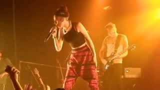 Cher Lloyd- Dirty Love (Live)