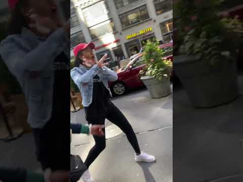 CRAZY NYC GIRLS FIGHTING OVER A PHONE