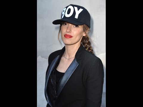 JENN AYACHE  elle à balancé extrait de l'album +001