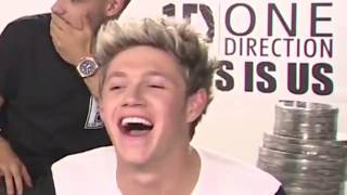 Download lagu Niall Horan laughing for 4 minutes straight... mp3