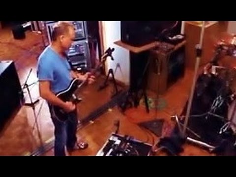 Eddie  Van Halen plays his new 5150 IIIs